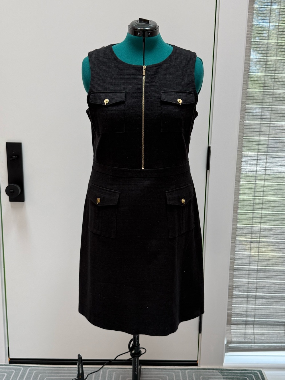 TAHARI! ARTHUR LEVINE! BLACK NUBBY WEAVE, 4 POCKET, GOLD HARDWARE DRESS! SZ 16
